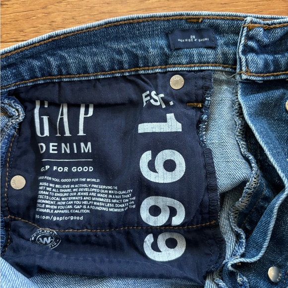 GAP Denim Shorts 4” (Size: 28) - Picture 4 of 4